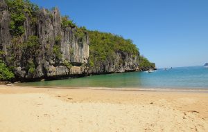 The beach in Sabang going to the Underground River