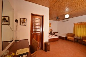 Hibiscus Garden Inn Table View