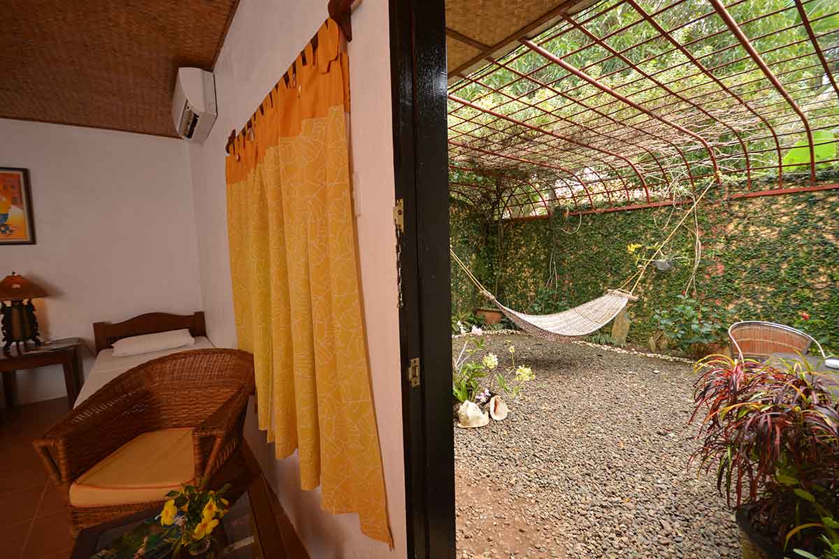 Private Garden of Hibiscus Garden Inn
